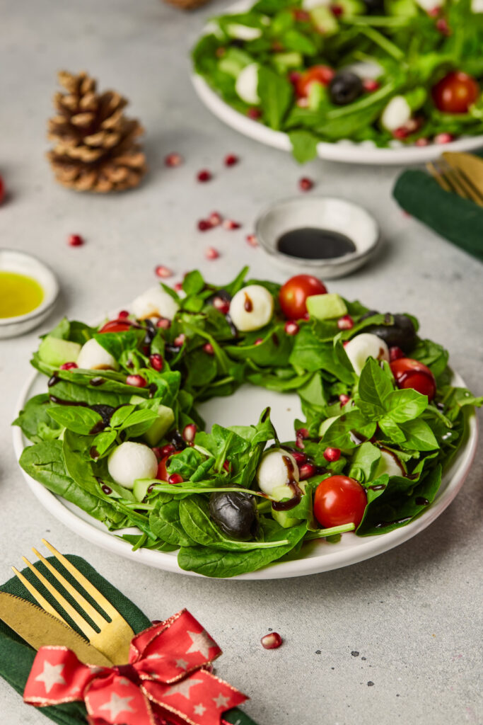 Christmas Wreath Salad – Easy, Fresh & Festive Holiday Side 6 Festive salad arranged like wreath