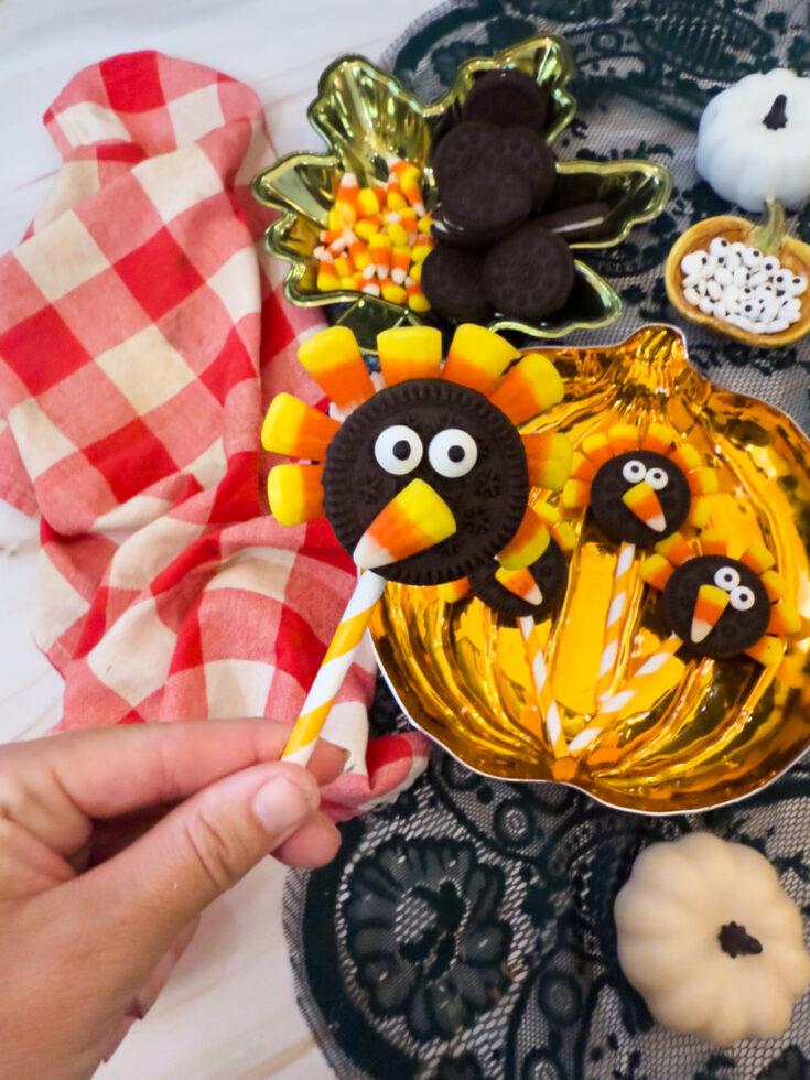 Turkey-themed Oreo pops with candy